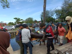 Aksi Humanis Polres Kayong Utara Ops Lilin Kapuas 2025 Polri Bantu Evakuasi Penumpang Sakit Di Pelabuhan Sukadana