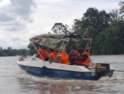 Warga Diduga Tenggelam Di Sungai Melawi Tim Gabungan Lakukan Pencarian