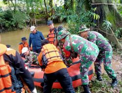 Kodim 1204/sanggau Giat Bhakti Sosial Membersihkan Sungai Didusun Liku
