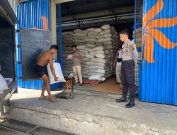 Polres Melawi Kembali Antar 2,5 Ton Jagung Pipilan Ke Bulog Sintang