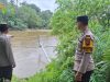 Tiang Listrik PLN Tumbang Di Bantaran Sungai Ella Hilir Polsek Ella Hilir Sampaikan Imbauan