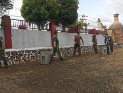 Wujud Sosial Kearifan Budaya Kodim 1209/Bengkayang Gelar Kegiatan Pembersihan di Sekitar Rumah Adat Dayak