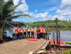 Respon Cepat Terhadap Bencana Alam Danposramil 07/Tlk Bersama Forkopimcam Galing Salurkan Bantuan Kepada Warga Korban Banjir