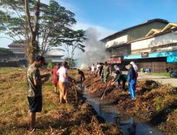 Babinsa Kelurahan Jawa Aktif Dukung Kebersihan Lingkungan Lewat Kerja Bakti