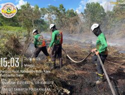 Tim Siaga Karhutla Intensifkan Pendinginan Lahan Terbakar Di Desa Punggur Kecil Kubu Raya