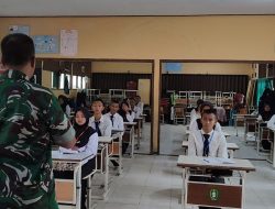 Tanamkan Jiwa Patriotisme Kodim 1209/Bengkayang Berikan Materi Bela Negara di SMAN 1 Sungai Raya Kepulauan