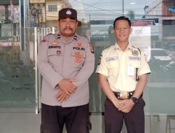 Aipda Suharto Laksanakan Patroli Di Area Perbankan Dan Toko Sembako Untuk Ciptakan Situasi Kamtibmas Yang Aman