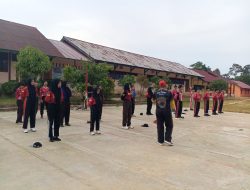 Aiptu Yanto Berikan Pelatihan IKAPARA Kepada Siswa SMAN 2 Nanga Pinoh
