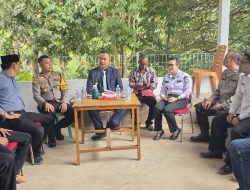 Kapolsek Manis Mata Hadiri Kegiatan Ngopi Bareng Bersama Bupati Ketapang Di Desa Ratu Elok