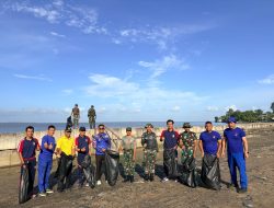 Tingkatkan Kepedulian Terhadap Lingkungan Koramil 05/Pemangkat Bersinergi Bersama TNI AL Pemdes Dan Pol Airud Bersihkan Pantai