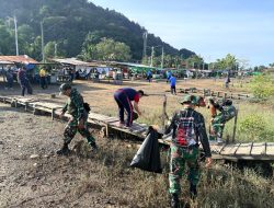 Peduli Lingkungan Pesisir Koramil 05/Pemangkat Galang Sinergitas Bersihkan Pantai Sinam