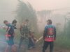 Lahan Gambut Di Desa Galang Membara Personel Koramil 1201-02/Sungai Pinyuh Berjibaku Padamkan Api