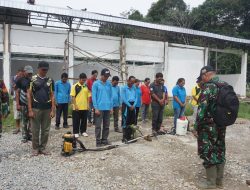 Kodim 1206/Putussibau Gelar Aksi Jumat Bersih Di Desa Melapi Wujudkan Lingkungan Asri Dan Sehat