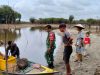 Guna Mencegah Terjadinya Kecelakaan Saat Mencari Ikan Koramil Batang Lupar Berikan Himbauan Kepada Nelayan Desa Sepandan