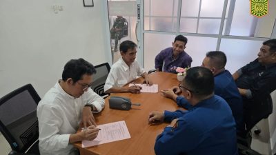 Perkara Hibah Mujahidin Penyidik Kejati Kalbar Serahkan Tersangka Dan Barang Bukti Ke Kejati Pontianak 