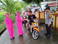 Polsek Sokan Membagikan Takjil Ramadhan