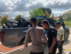 Anggota Sabhara Respon Cepat Tangani Laka Lantas Di Jalan Poros Tengah Nanga Pinoh Korban Dilarikan Ke RS Citra Husada