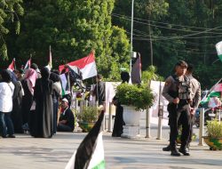 Personel Ops Kapuas 2026 Polda Kalbar Pastikan Aksi Damai Hari Al-Quds 2026 Di Pontianak Berlangsung Kondusif