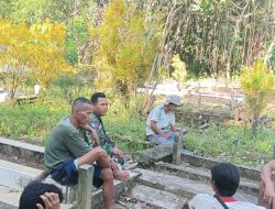 Tradisi Di Bulan Ramadhan 1447 H Babinsa Koramil Silat Hulu Bersama Warga Bersihkan TPU