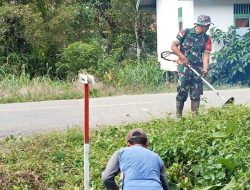 Babinsa Batang Lupar Bersama Linmas Dan Warga Gotong Royong Bersihkan Poskamling Desa Sepandan