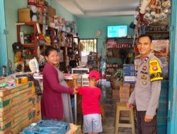 Humanis! Polisi Sapa Ibu Yang Hendak Belanja Di Toko Bangunan Saat Patroli Siang