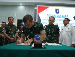 ‎Danrem 121/Abw Dampingi Pangdam XII/Tpr Mayjen TNI Novi Rubadi Sugito Press Release Penggagalan Penyelundupan Sabu 55,297 Kg Di Perbatasan RI-Malaysia