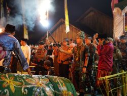 Dentuman Meriam Karbit Getarkan Sungai Kapuas Pangdam XII/Tpr Hadir Di Tengah Kemeriahan