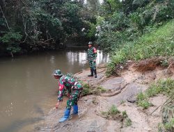 Waspada Cuaca Ekstrem Babinsa Puring Kencana Pantau Titik Rawan Banjir
