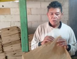 Solusi Hilangkan Sampah Plastik,Pengrajin Kantong Daluang Minta Agar Bupati Subang Tegaskan Larangan Grosir & Toko Gunakan Kantong Plastik