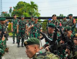 Pangdam XII/Tpr Tinjau Perbatasan Bakar Semangat Prajurit Satgas Pamtas Di Sajingan Besar
