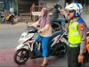 Pasca Lebaran Aktivitas Masyarakat Kembali Normal Personel Polsek Pontianak Utara Lakukan Monitoring Dan Pengaturan Lalulintas