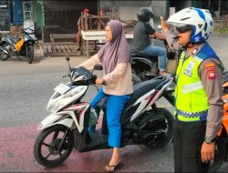 Pasca Lebaran Aktivitas Masyarakat Kembali Normal Personel Polsek Pontianak Utara Lakukan Monitoring Dan Pengaturan Lalulintas