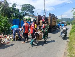 Gotong Royong Bersihkan Sampah Babinsa Dan Warga Peduli Lingkungan Di Singkawang Barat
