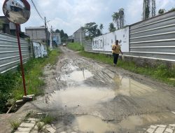 Warga perumahan Gardenia Depok Resah terhadap jalan yang tak kunjung di perbaiki
