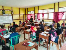 Tanamkan Semangat Cinta Tanah Air Babinsa Koramil Puring Kencana Berikan Materi Wawasan Kebangsaan Di SDN 01 Kantuk