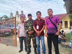 Babinsa Koramil 1204-04/Kembayan Laksanakan Pengamanan Ibadah Jumat Agung Di Desa Tanap