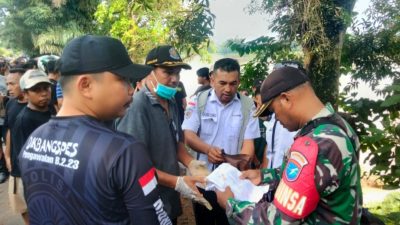 Babinsa Koramil 1204-01/kapuas Pantau Kecelakaan Lalu Lintas Di jalan lintas Kalimanta