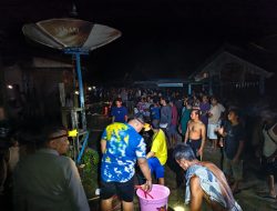 Kapolsek Menukung Mendatangi TKP Kebakaran Di Desa Ella Hulu