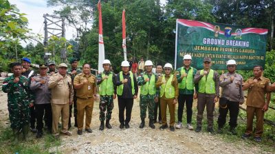 Dandim 1206/Psb Bersama Forkopimda Melaksanakan Prosesi Ground Breaking Jembatan Perintis Garuda Di Desa Sebintang