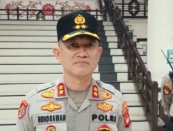 Mahasiswa Menggelar Aksi Damai Di Depan Kantor DPRD Kalbar Menyuarakan Tuntutan Reformasi