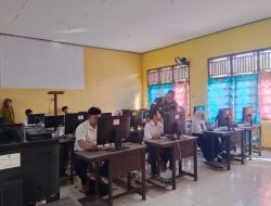 Babinsa Koramil 08/Paloh Lakukan Pendampingan Ujian Tes Kemampuan Akademik Siswa SMPN 04 Temajuk