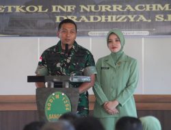 Tradisi penyambutan Dan pelepasan Dandim 1204/sanggau