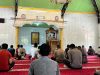 Aipda Hendra Jadi Khotib Jumat Di Masjid Shirotul Jannah Sampaikan Pentingnya Amal Jariyah Dan Etika Bermedsos