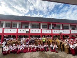 Polwan Polres Melawi Pimpin Upacara Di SDN Nanga Pinoh Tanamkan Nilai Disiplin