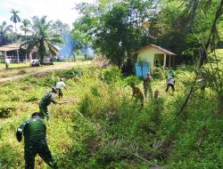 Kodim 1209/Bengkayang Gelar Karya Bakti Di Rumah Adat Samalantan