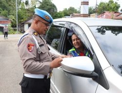 Propam Polda Kalbar Periksa Kendaraan Dan Kelengkapan Personel Polres Melawi Saat Masuk Mako