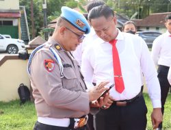 Cegah Judi Online Propam Polda Kalbar Cek Handphone Personel Polres Melawi Saat Apel Pagi