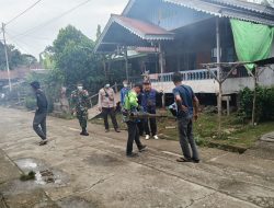 Waspada Demam Berdarah Babinsa Embaloh Hilir Dampingi Kegiatan Fogging Di Desa Binaan