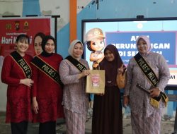 Polwan Polres Melawi Gelar Polwan Goes To School Edukasi Cegah Bullying Di SDIT Insan Kamil Nanga Pinoh