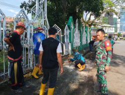 Sinergi Babinsa Dan Warga Karya Bakti Kelurahan Melayu Wujudkan Lingkungan Bersih Dan Sehat